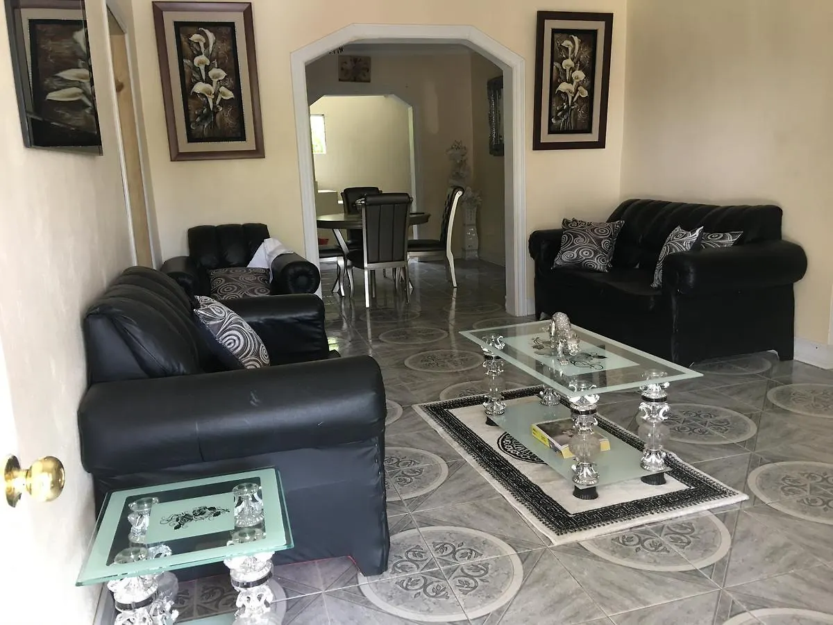 Guest house Arms Of Charms Guesthouse Sandy Bay