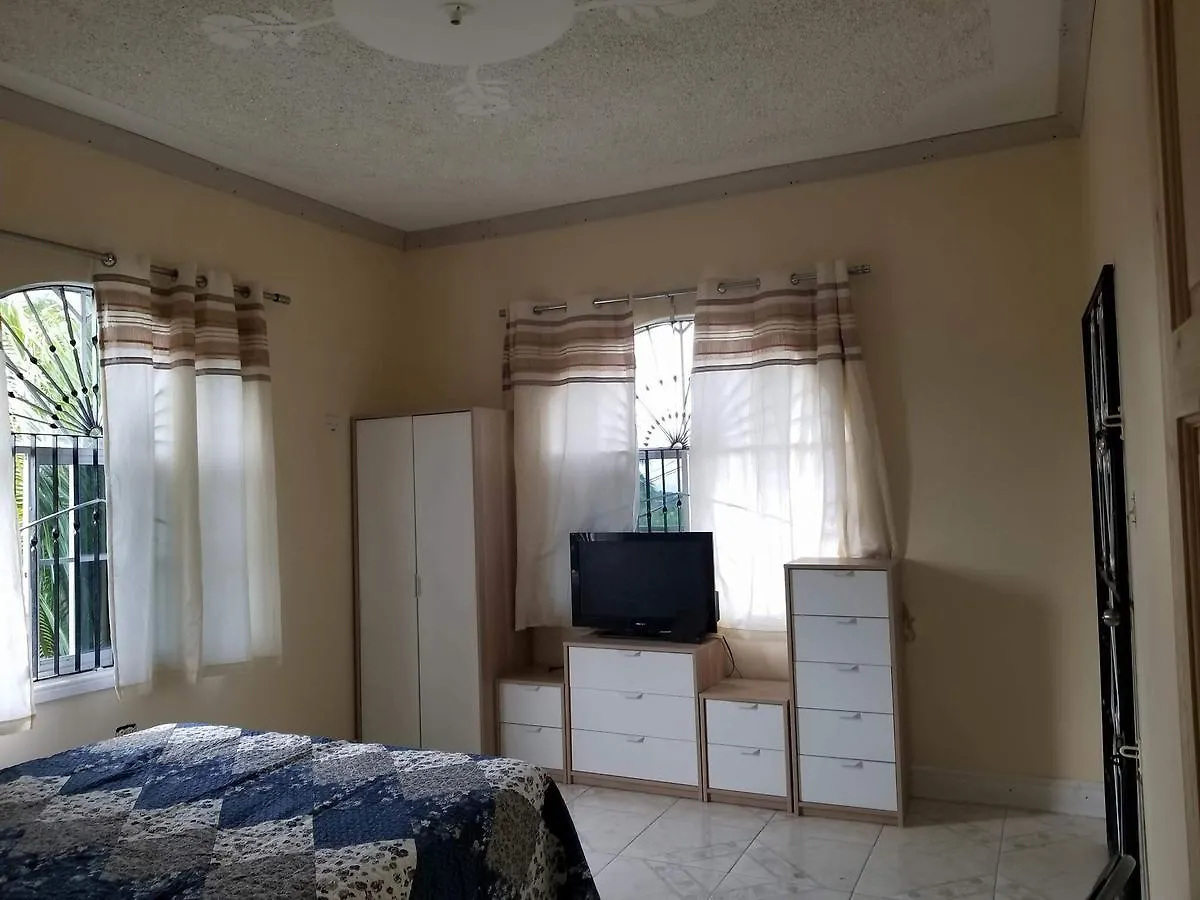 ** Pensionat Arms Of Charms Guesthouse Sandy Bay  Jamaica