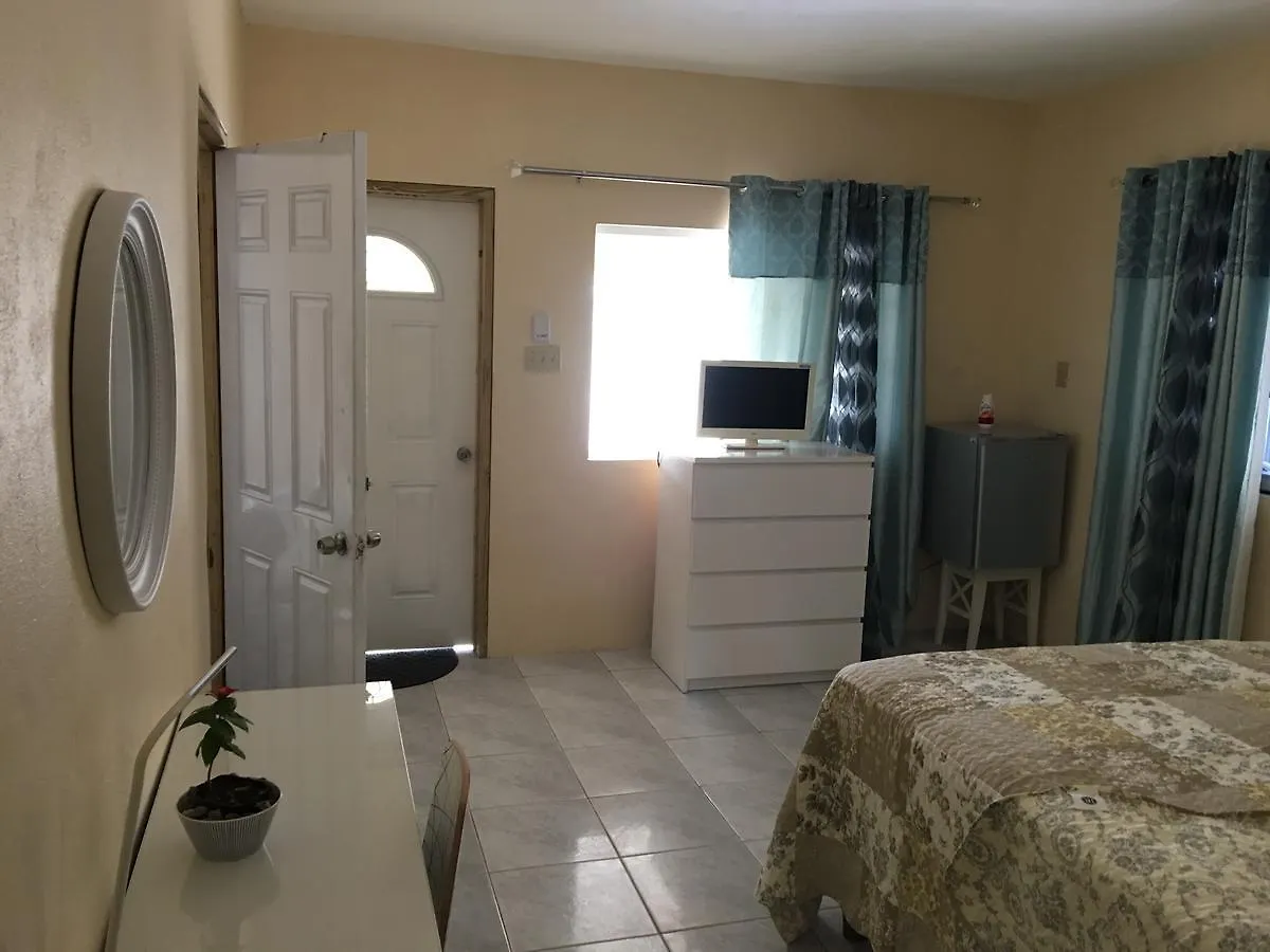 ** Pensionat Arms Of Charms Guesthouse Sandy Bay  Jamaica